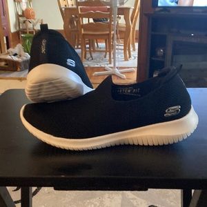 Skechers Air Cooled Memory Foam Slip On  Womans size 8